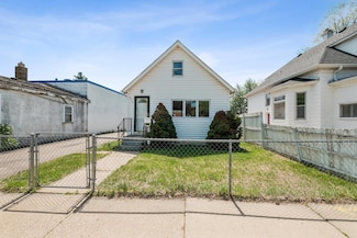 574 Burgess St, Saint Paul, MN 55103