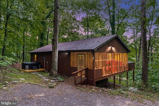 356 Razor Back Rd, Great Cacapon, WV 25422