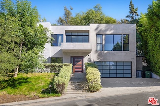 11200 Dona Lola Dr, Studio City, CA 91604