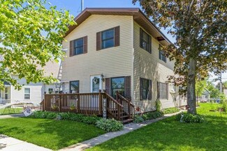 1233 9th St NW, Cedar Rapids, IA 52405