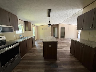 56048 Blue Creek Rd, Astor, FL 32102