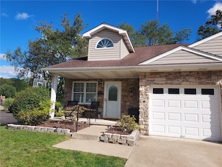 132 Cambria Hill Dr, Tarentum, PA 15084