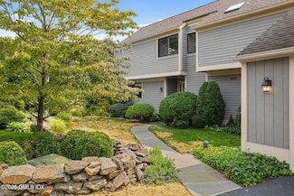 402 W Lyon Farm Dr, Greenwich, CT 06831