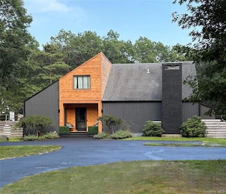 12 N Quarter Rd, Westhampton, NY 11977