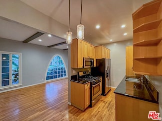 340 N Oakhurst Dr Unit 102, Beverly Hills, CA 90210