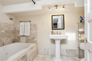 842 Camp St Unit 7, New Orleans, LA 70130