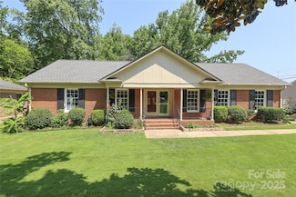 2443 Knickerbocker Dr, Charlotte, NC 28212