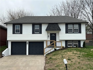 852 S 9th St, Edwardsville, KS 66111