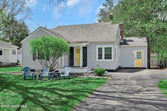 2 Pine St, Delmar, NY 12054