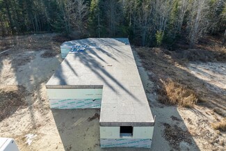 4 Stonewall Dr, Lisbon, ME 04252