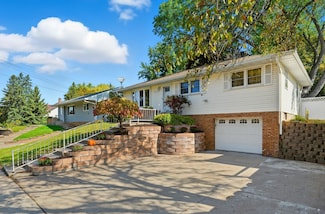 1466 Charlton St, Saint Paul, MN 55118