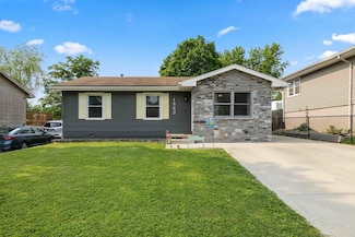 1863 Glenwood Cir, Des Moines, IA 50320