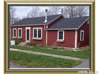 111 Monroe St, Sackets Harbor, NY 13685