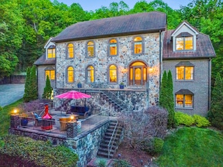 9385 Standifer Gap Rd, Ooltewah, TN 37363