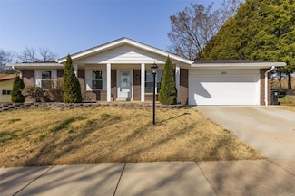 1393 Bradington Dr, Fenton, MO 63026