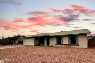 11022 S Iroquois Dr, Phoenix, AZ 85044