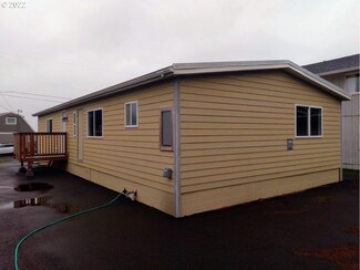 7040 Neptune Ave, Lincoln Beach, OR 97388