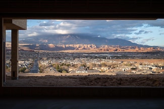 2784 E Gneiss Dr, Saint George, UT 84790
