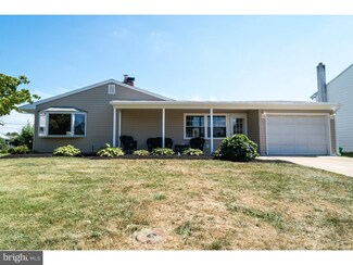 78 Edgewood Ln, Levittown, PA 19054