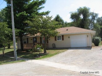 511 W Adams St, Greenview, IL 62642