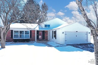2034 Springside Dr, Naperville, IL 60565