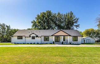 10318 NW 106th Ave, Granger, IA 50109