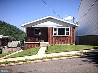 345 Chestnut St, Saint Clair, PA 17970