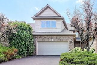 20 Oak Creek Ct, North Aurora, IL 60542