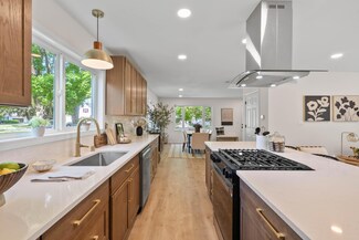 213 S 5th Ave, Walworth, WI 53184