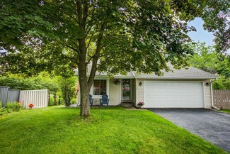 1394 Willow Creek Ln, Saint Paul, MN 55126