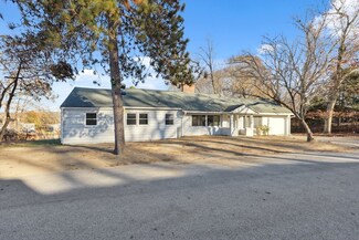 1 Oak Ln, Webster, MA 01570