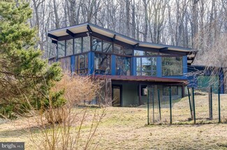 235 Oakwood Ln, Phoenixville, PA 19460