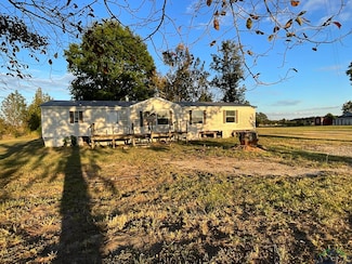 870 County Road 4201 Unit Box 81 Rt 3, de Kalb, TX 75559