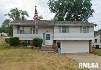 2110 Willow St, Pekin, IL 61554