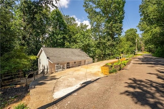 2724 Vaughandale Cir, Gainesville, GA 30506