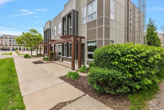 600 Douglas St NW Unit 620D, Grand Rapids, MI 49504