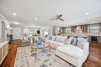 4403 Sumner Dr, Houston, TX 77018