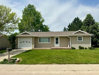 834 E 9th St Chadron, Chadron, NE 69337