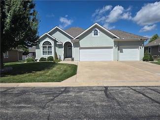22604 Vincent St, Peculiar, MO 64078