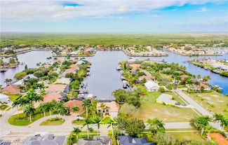 171 Cays Dr, Naples, FL 34114