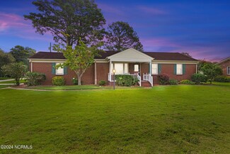4165 New Circle Dr, Ayden, NC 28513