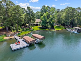 1051 Clearwater Dr, White Plains, GA 30678