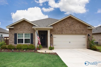 108 Derbyshire Dr, New Market, AL 35761