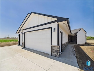 1011 Tortuga Ave, Hartford, SD 57033