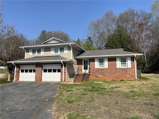 100 Red Cardinal Rd, Seneca, SC 29672