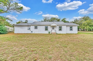 200 S Narcissus St, Donie, TX 75838
