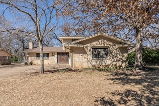 2601 Greenwood Ln, Arlington, TX 76013