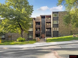 100 100 Cedar St, Mankato, MN 56001