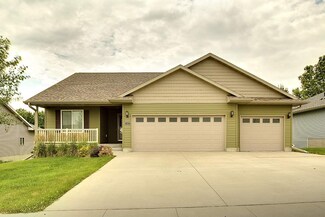 402 Cedar St, Janesville, IA 50647
