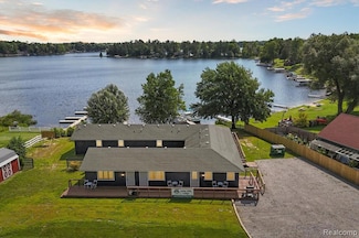 4998 N Main St, Long Lake, MI 48743